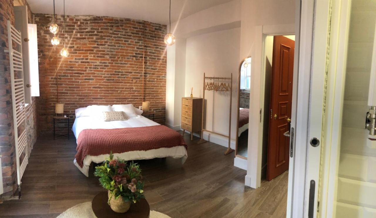 Hotel Albany Ancha León Exterior foto The bedroom of a typical apartment