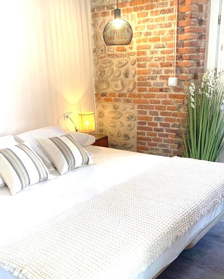 Hotel Albany Ancha León Exterior foto A bedroom at the Old Mill