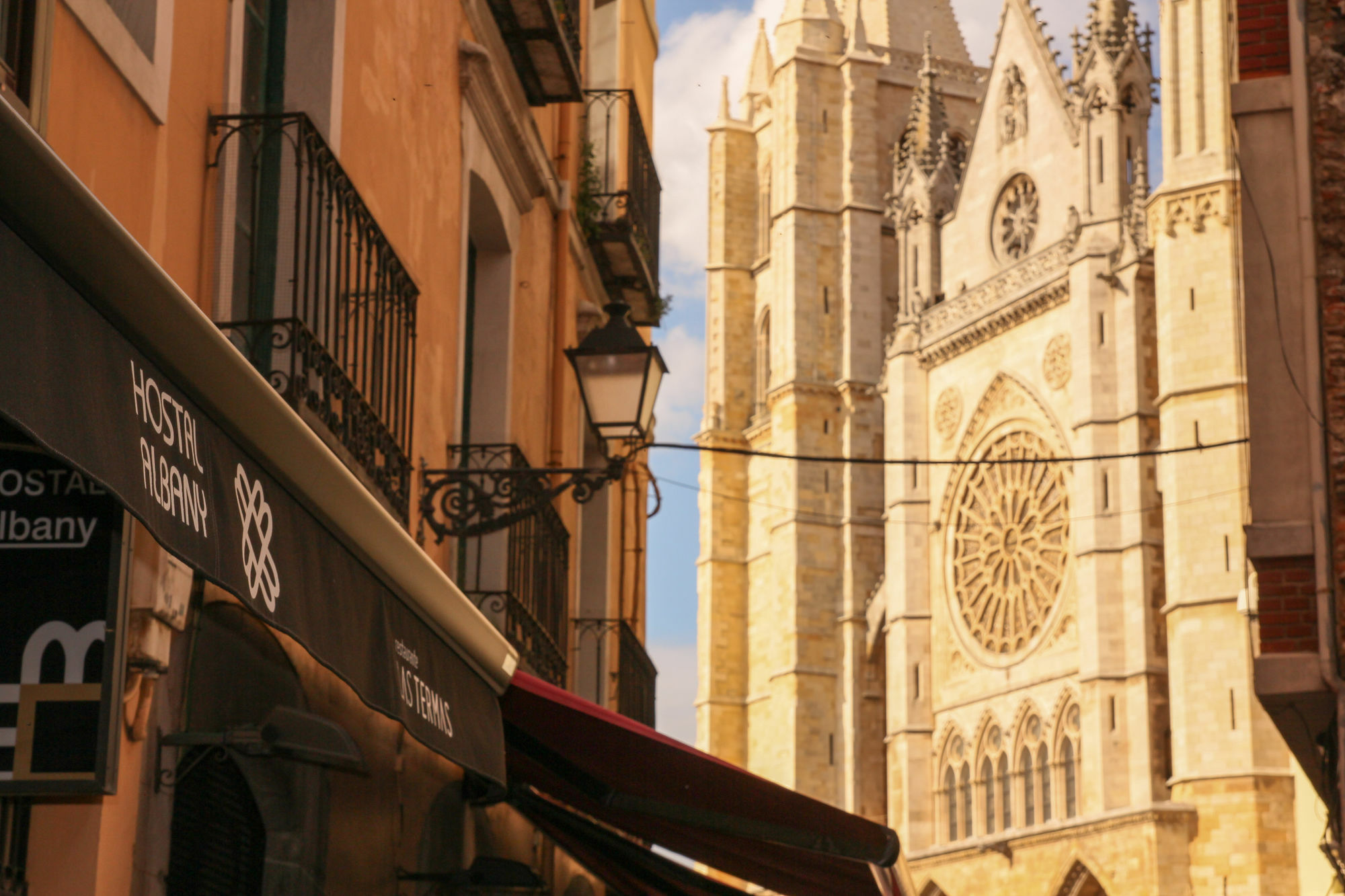 Hotel Albany Ancha León Exterior foto The cathedral of St. Etienne